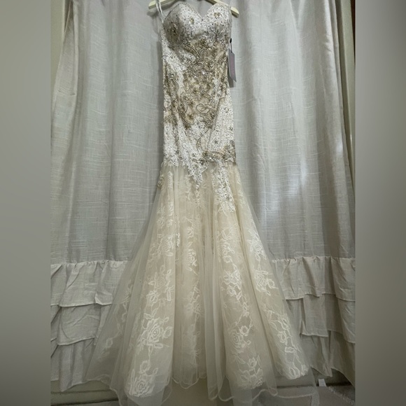 Pageant/Homecoming/Prom - Picture 4 of 16